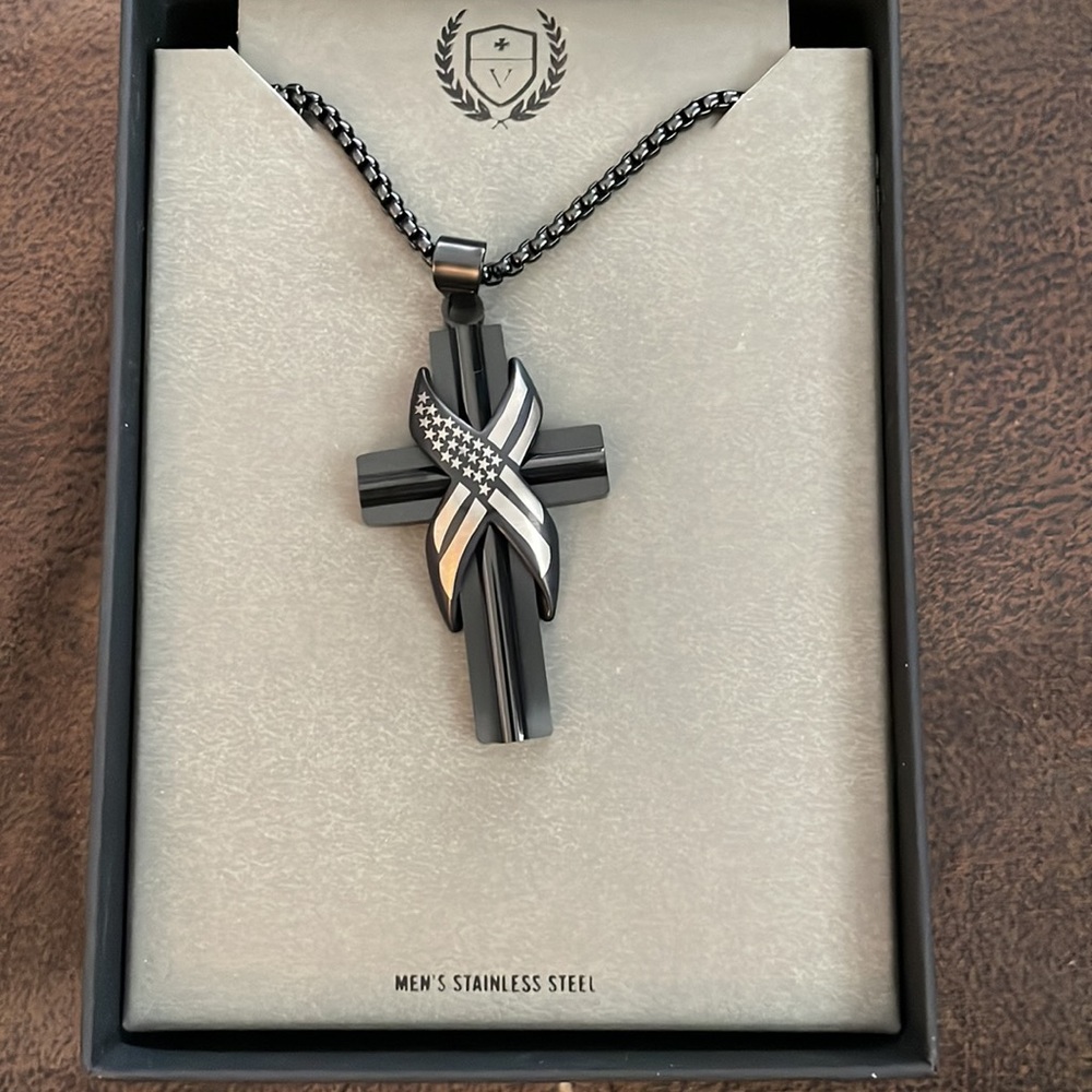 vantange mens stainless steel cross necklace - Picture 2 of 3